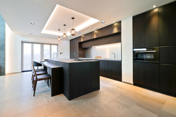 An island table was placed in the middle of the kitchen to create a bar-like feel
