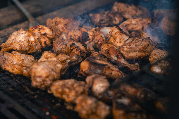 Obraz na płótnie Canvas flavorful grilling close-up of chicken on charcoal bbq stove