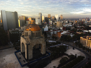 Perspectiva del amanecer en el Monumento a la Revolución en la Ciudad de México