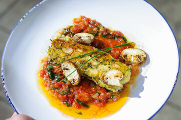 gebratene polentaschnitte polenta schnitte mit sauce 