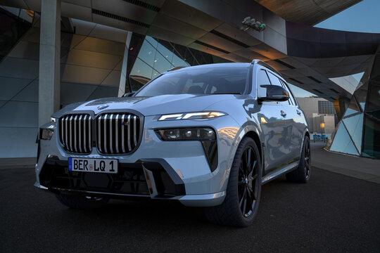 New Luxury BMW X7 facelift