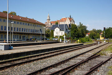 Fototapeta na wymiar Am Bahnhof in Sigmaringen mit Blick auf das Hohenzollernschloss