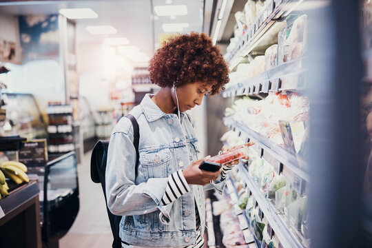 Young woman shopping for fruit in a grocery store