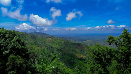 Fototapeta na wymiar clouds over the mountains of Chumbok hill 