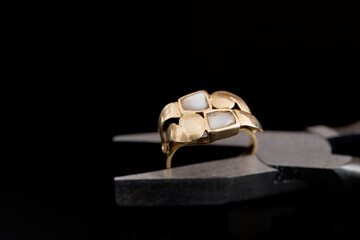 A Glittering Showcase: Expertly Handcrafted Jewelry and Accessories