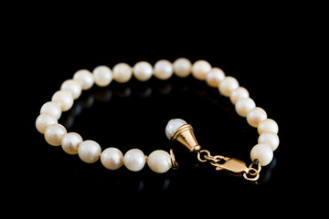 A Glittering Showcase: Expertly Handcrafted Jewelry and Accessories
