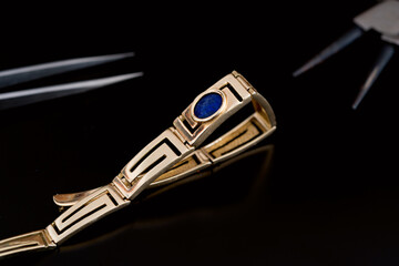 A Glittering Showcase: Expertly Handcrafted Jewelry and Accessories