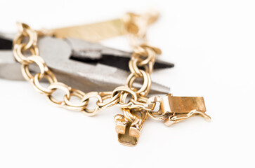 A Glittering Showcase: Expertly Handcrafted Jewelry and Accessories