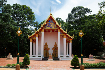 Temples in Thailand generally have an environment in harmony with nature.
