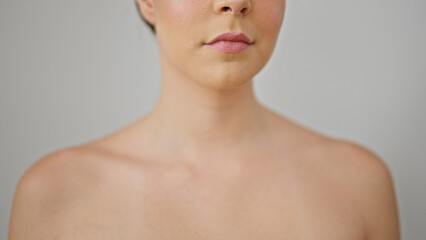 Naklejka premium Young beautiful hispanic woman close up of serious expression over isolated white background