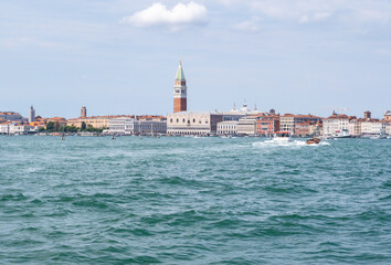 Fototapeta na wymiar Venice seen from the lagoon