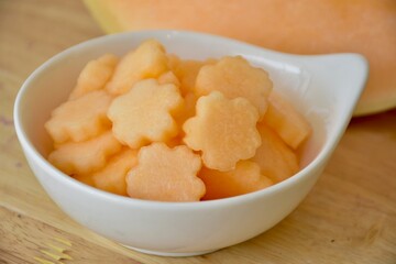 candied topping on dessert in little bow