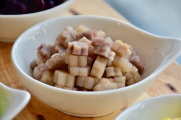 candied topping on dessert in little bow
