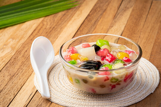 Water Chestnuts in Coconut Broth,Thai iced dessert,Tub Tim Krob