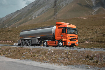 Fototapeta na wymiar fuel tanker truck on th mountain road