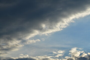 Obraz premium Wolken verdichten den Himmel 