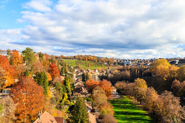 Fototapeta na wymiar View of the Aare river at autumn in Bern, Switzerland