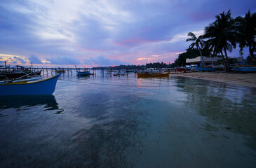 Obraz premium Beautiful tropical landscape with traditional wooden fishing boats on the sea shore.