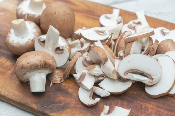champignon pilze geschnitten angeschwitzt im topf