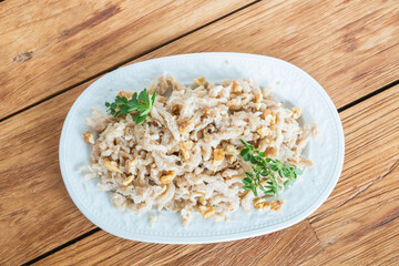 walnussspätzle spätzle walnuss schwäbisch von hand geschabt 