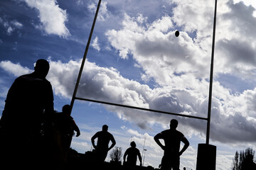 Fototapeta na wymiar rugby, entre les poteaux