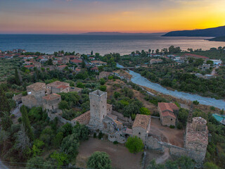 Obraz premium Aerial view of the wonderful seaside village of Kardamyli, Greece located in the Messenian Mani area. It's one of the most beautiful places to visit in Greece, Europe