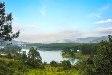 Obraz premium Calm lake in the middle of the green mountains, south asia