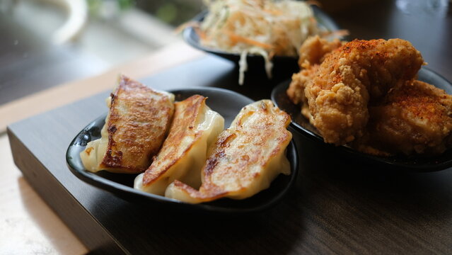 Set menu appetizer of japanese gyoza and chicken karage.