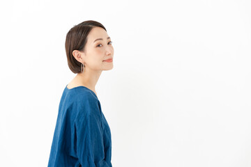 ミドル女性ポートレート　横顔