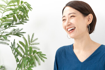 リラックスするミドル女性