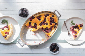 Blackberry pie with sour cream, pudding topping