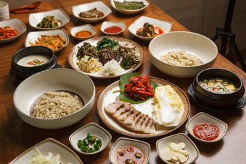 Fototapeta na wymiar korean style dinner table