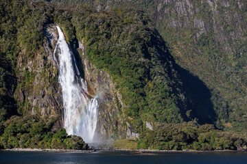 Fototapeta na wymiar Milford sounds waterfall