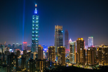 Fototapeta na wymiar 台湾 台北市 象山、展望台（煙火平台）から見る台北の夜景