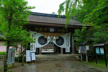 和歌山県 雨の日の熊野本宮大社 神門
