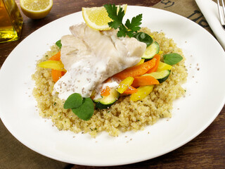 Selachs gedünstet auf Quinoa mit Chia Samen