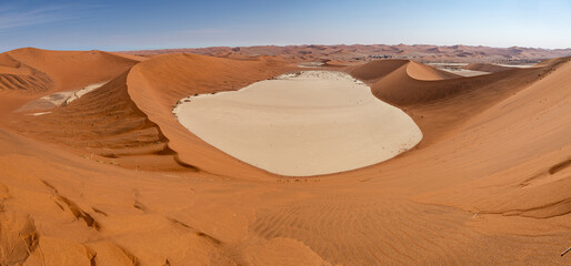 Désert du Namib autour de Sesriem depuis le sommet de Big Daddy