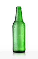 empty green glass beer bottle - 637901267