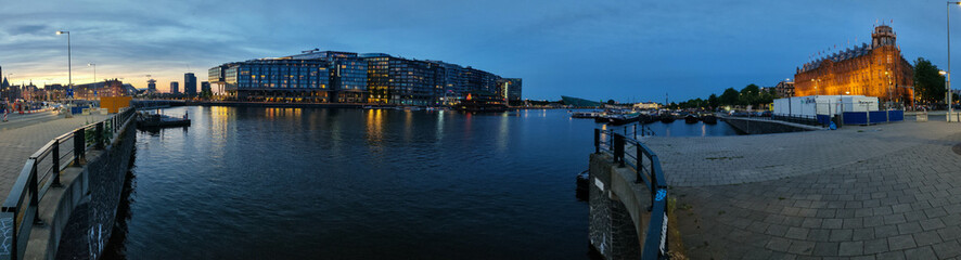 Obraz premium Channel in the center of Amsterdam on Holland