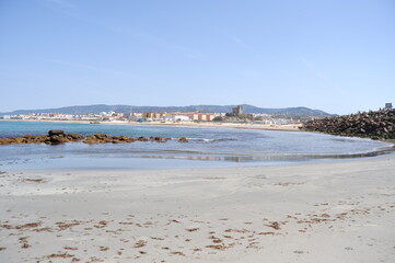 playa y castillo