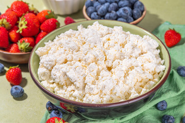 Cottage cheese with berries