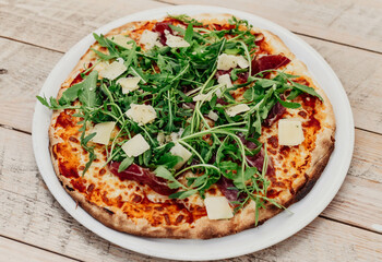 La verdadera pizza napolitana con ingredientes frescos de primera calidad