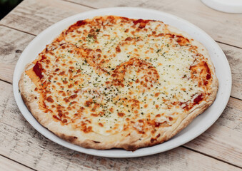 La verdadera pizza napolitana con ingredientes frescos de primera calidad