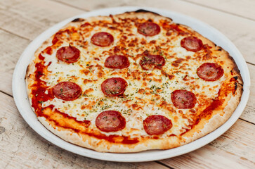 La verdadera pizza napolitana con ingredientes frescos de primera calidad