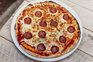 La verdadera pizza napolitana con ingredientes frescos de primera calidad