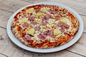 La verdadera pizza napolitana con ingredientes frescos de primera calidad