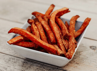 Racion de boniatos fritos estilo patatas fritas