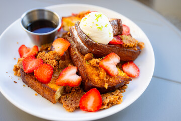 Toast with cream, strawberry and syrup