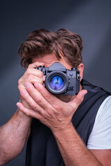 Leidenschaftlicher Fotograf bei der Arbeit