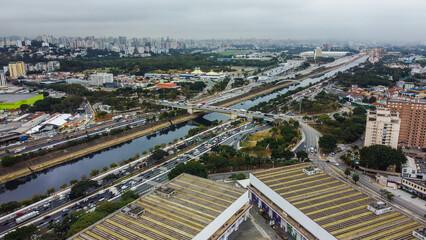 Visão aérea da Marginal tietê em São Paulo sobre o bairro da barra funda